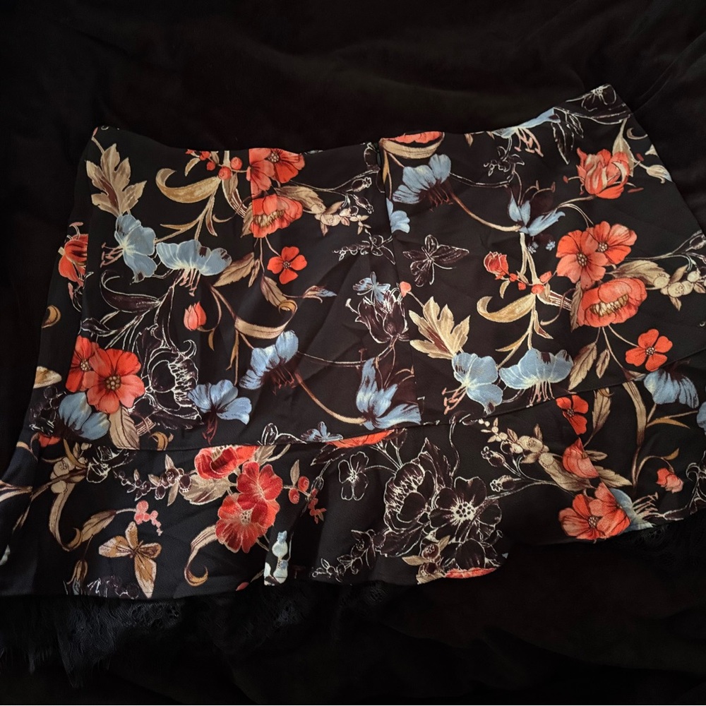 24W Who What Wear Floral Mini Skirt Lace Trim - Picture 4 of 6